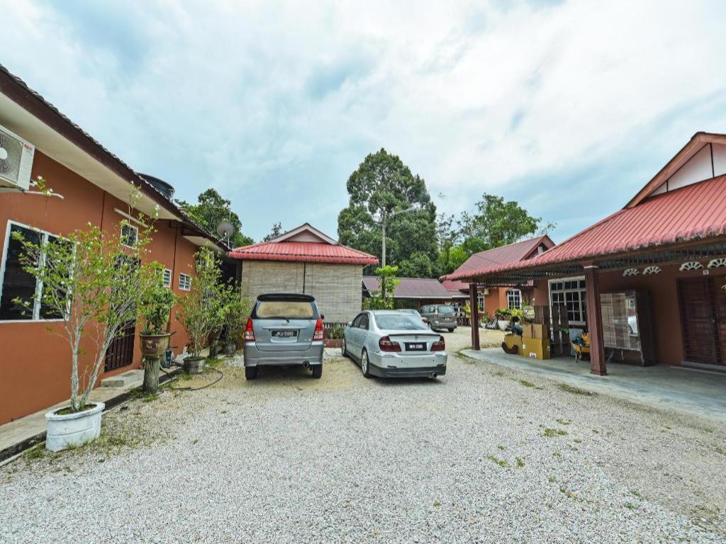Oyo 90642 Twin Mutiara Chalet & Homestay Jeli Экстерьер фото