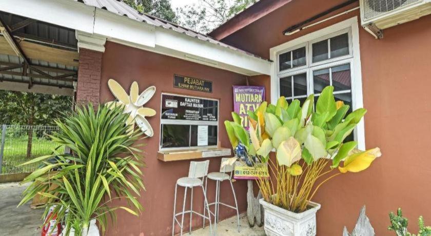 Oyo 90642 Twin Mutiara Chalet & Homestay Jeli Экстерьер фото